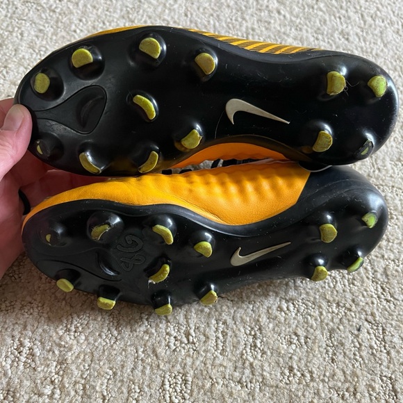 Youth Nike Magista soccer cleats size 4Y - Picture 3 of 3